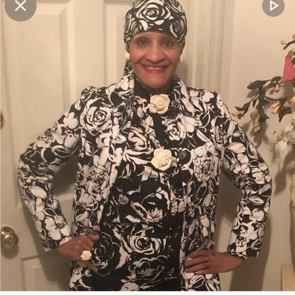 Liz Claiborne Black and White Floral Trench Coat - Picture 6 of 8